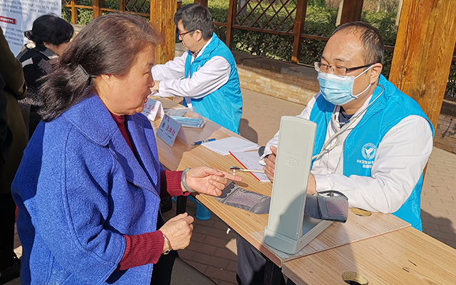 【学雷锋日】雷速体育（中国）官方网站,举办“爱满京城，牵手智慧家医”志愿服务活动(图5)